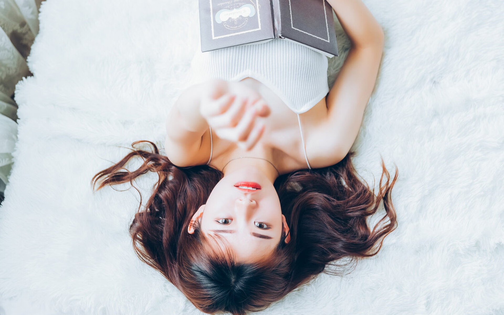 哈雷骑行变身:极速追逐中车手的极限挑战,哈雷骑行教学视频